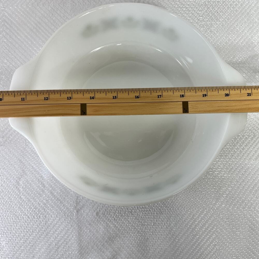 Meadow Green Fire-King Anchor Hocking Milk Glass Round Casserole 2 Qt No Lid VTG - Picture 7 of 7